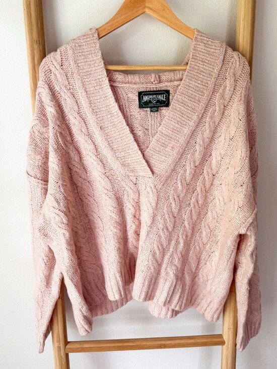 American Eagle Sweaters - American Eagle Pink Cable Knit Sweater V Neck Chunky Hooded Cozy Size Medium